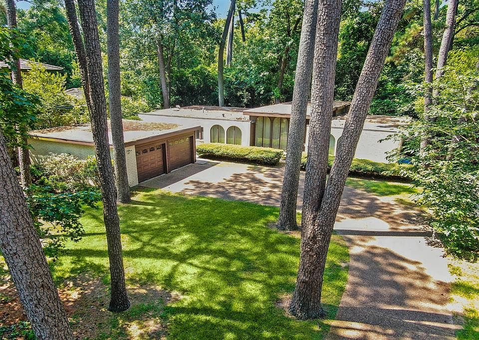 Beautiful treed lot on private cul-de-sac in Hilshire Village.
