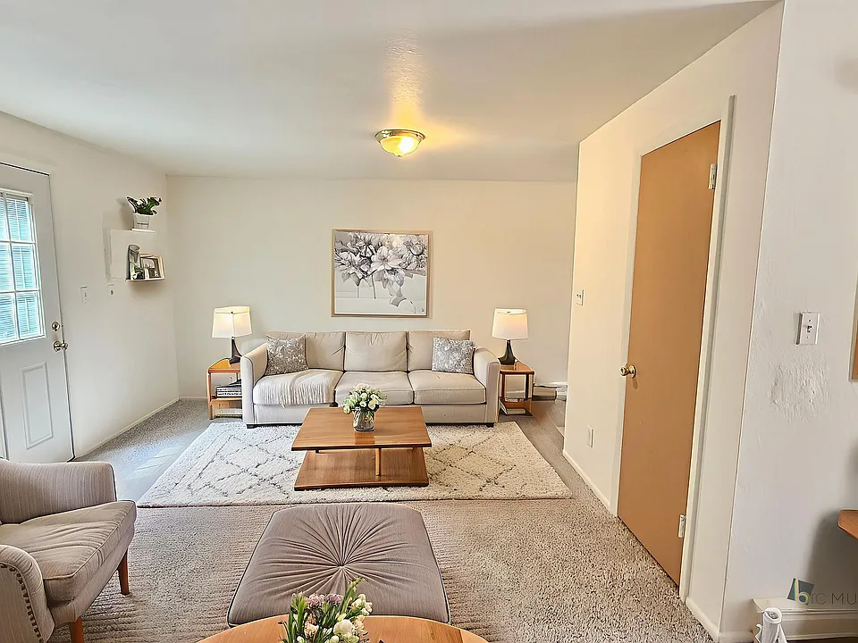 3650 Upham