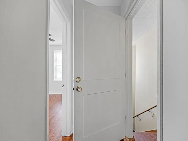 1001 Greenleaf Ave #2 — Photo 14
