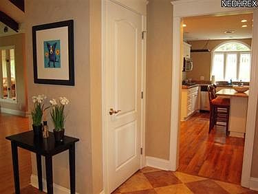4th image of 17128 E View Dr