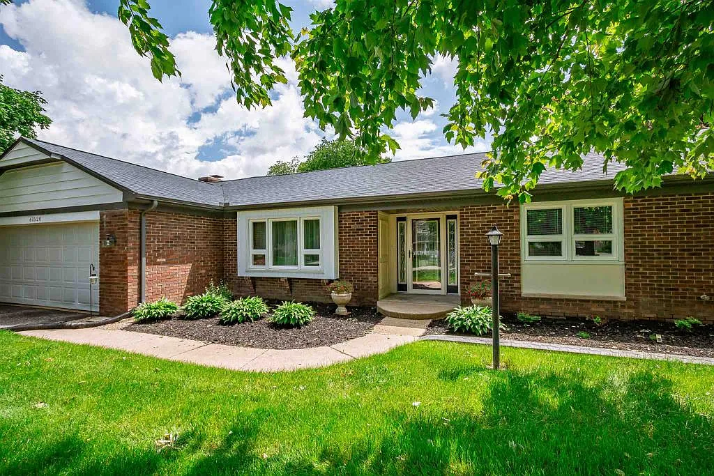 61520 Brightwood Ln photo 1