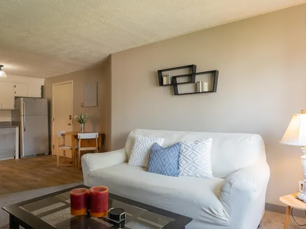 25 Log St APT 3D, Manchester, NH 03102
