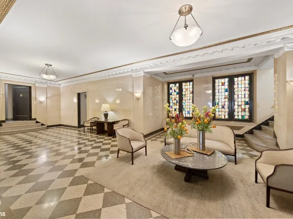 395 Riverside Drive image 5 of 6