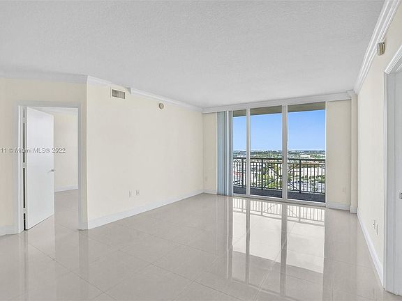 5th image of 19501 W Country Club Dr APT 2110