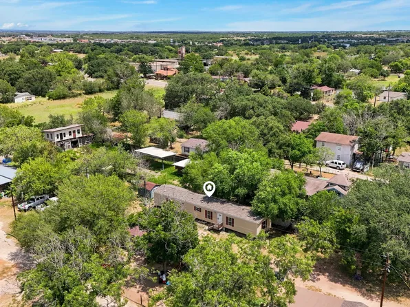 1117 PLUM ST, Floresville, TX 78114