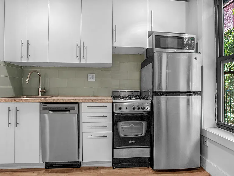 222 E 95th St #5 — Photo 7