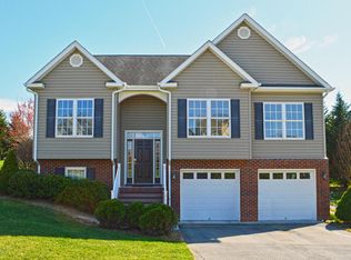255 Meadow Dr, Christiansburg, VA 24073