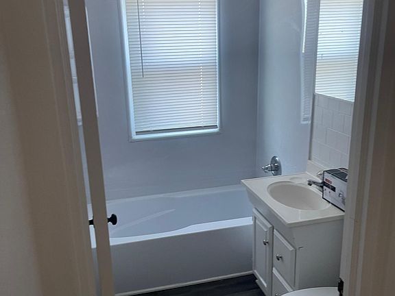 3rd image of 1511 Warwick Ave #4