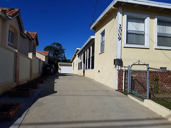 2nd image of 2009 Vanderbilt Ln #B