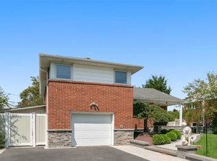 551 N Suffolk Ave, Massapequa, NY 11758