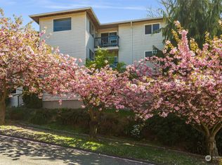 3917 SW Raymond St APT 201, Seattle, WA 98136