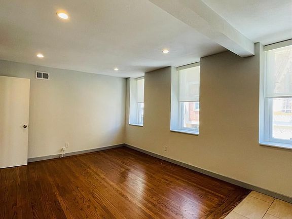 4th image of 761 Commercial St APT 4