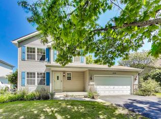 2512 Fox Meadow Dr, Crest Hill, IL 60403