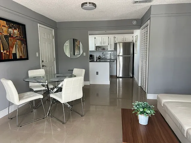 7959 Crespi Blvd #2 — Photo 2