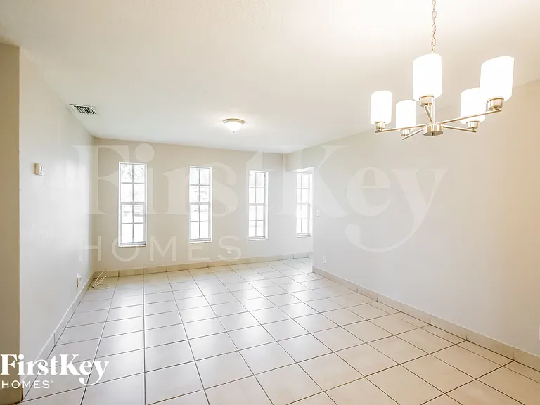 3321 NW 177th Ter — Photo 4