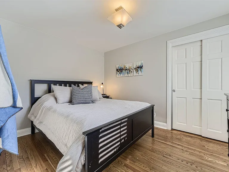 Middle Bedroom