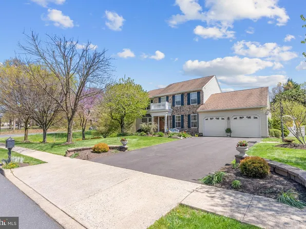 300 Buckingham Cir, Harleysville, PA 19438