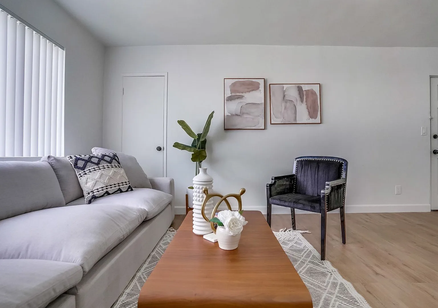 11731 Kittridge St — Photo 3