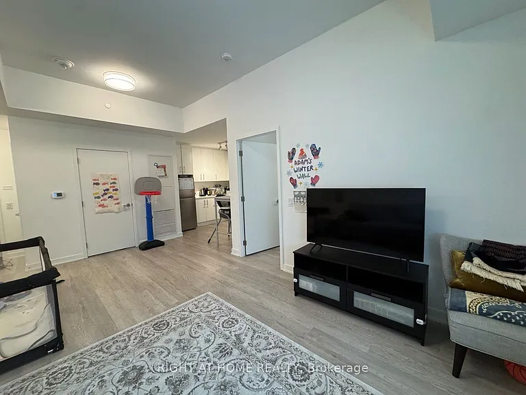 3 Strathgowan Ave #202 — Photo 11
