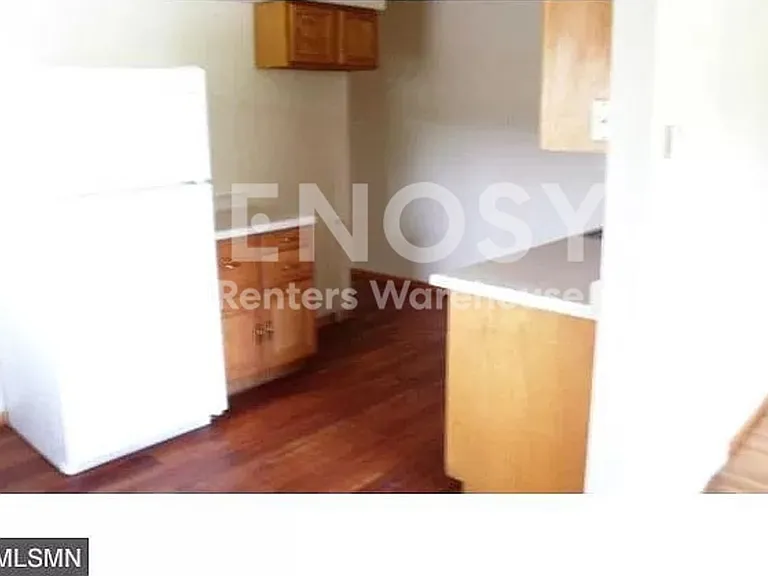 2330 Irving Ave N — Photo 4