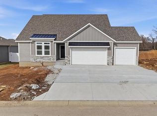 11808 E 231st St, Peculiar, MO 64078