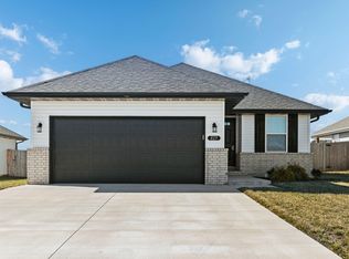 829 S Parkside Circle, Nixa, MO 65714