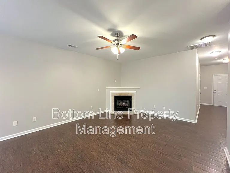 7637 Abigail Glen Dr — Photo 6