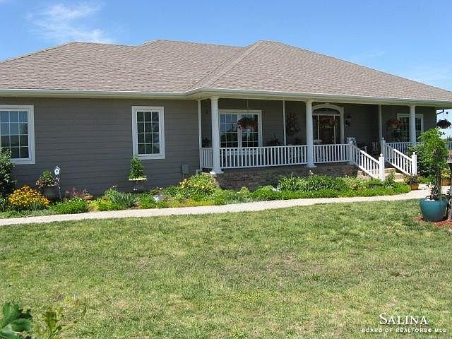 1st image of 3332 S Crest Ln