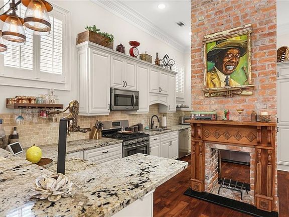 4th image of 826 Saint Philip St