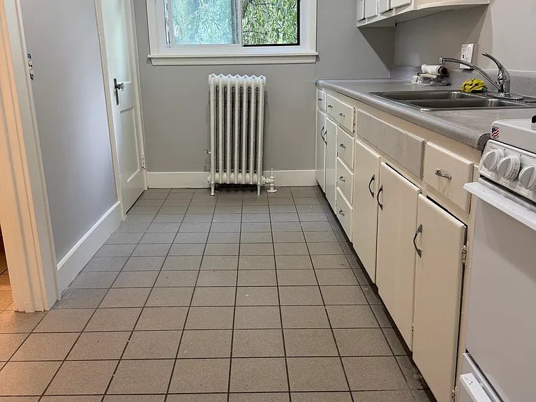 6 Canterbury Rd #1 — Photo 2