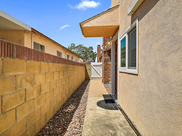 430 N Maria Ave — Photo 25