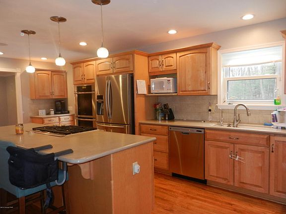 5th image of 281 Warner Dr