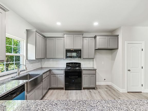 5th image of 211 N Eastern St #B