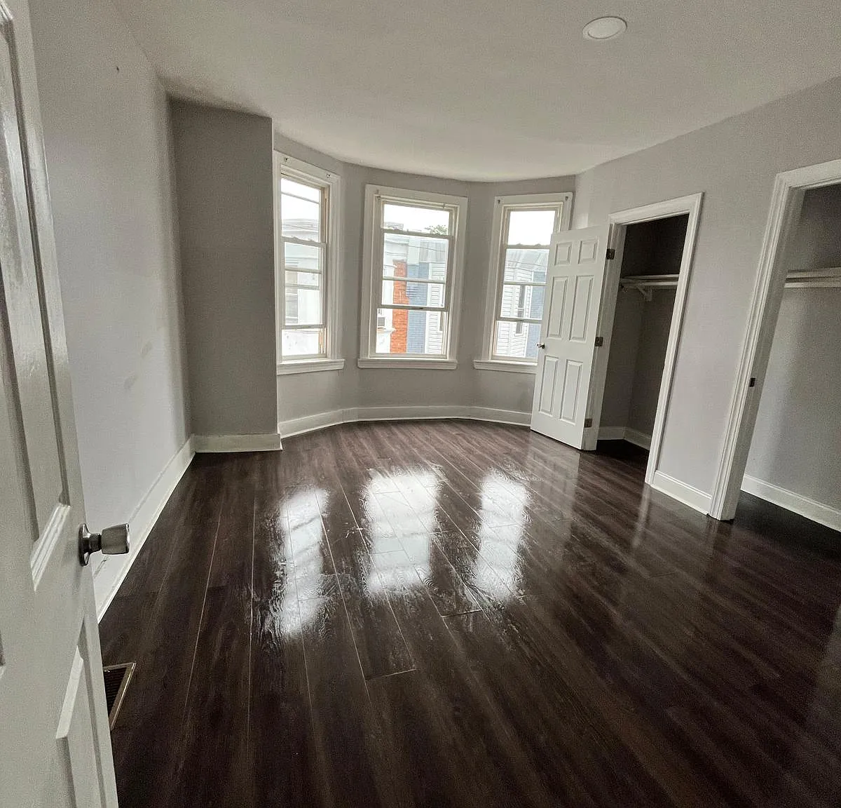 3 bed, 1080 sqft, $1,900 — Photo 1
