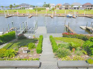 930 Plantation Dr, League City, TX 77573