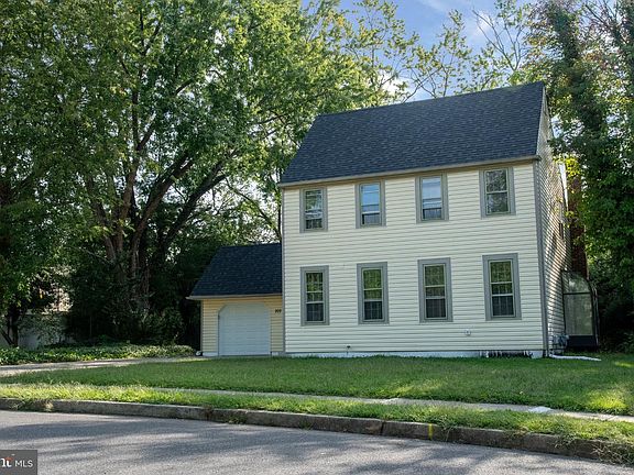 3rd image of 203 Spring Dr