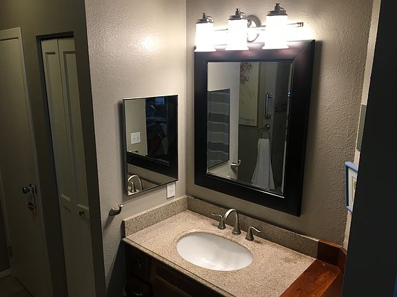 Custom bath basin w vanity 