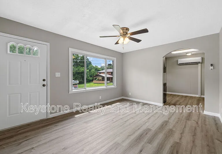 103 Cayce Ave — Photo 5