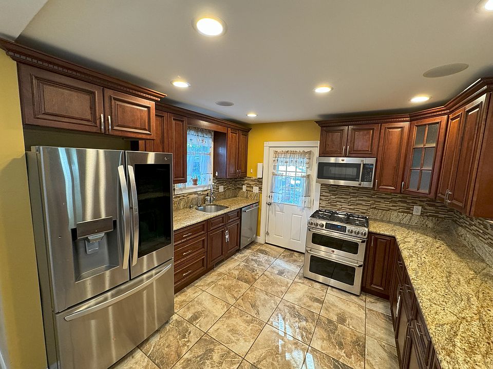 1st image of 204 Washington St #B