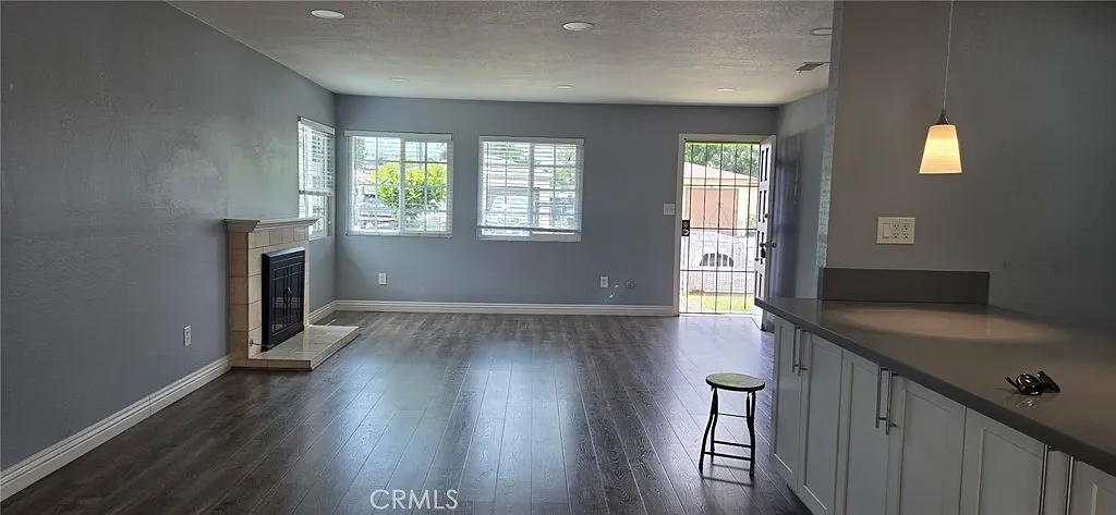 3 bed, 1300 sqft, $3,500 — Photo 3