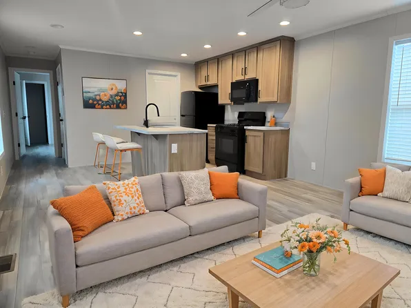 52962 N Yorktown Ct, Chesterfield, MI 48051