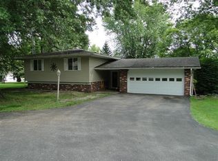24 Prairie Rd, Macomb, IL 61455