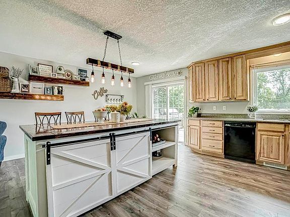 3rd image of 5965 Oneka Lake Blvd N