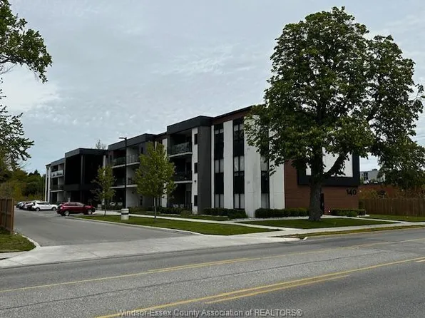 140 Main St E #209, Kingsville, ON N9Y 1A6