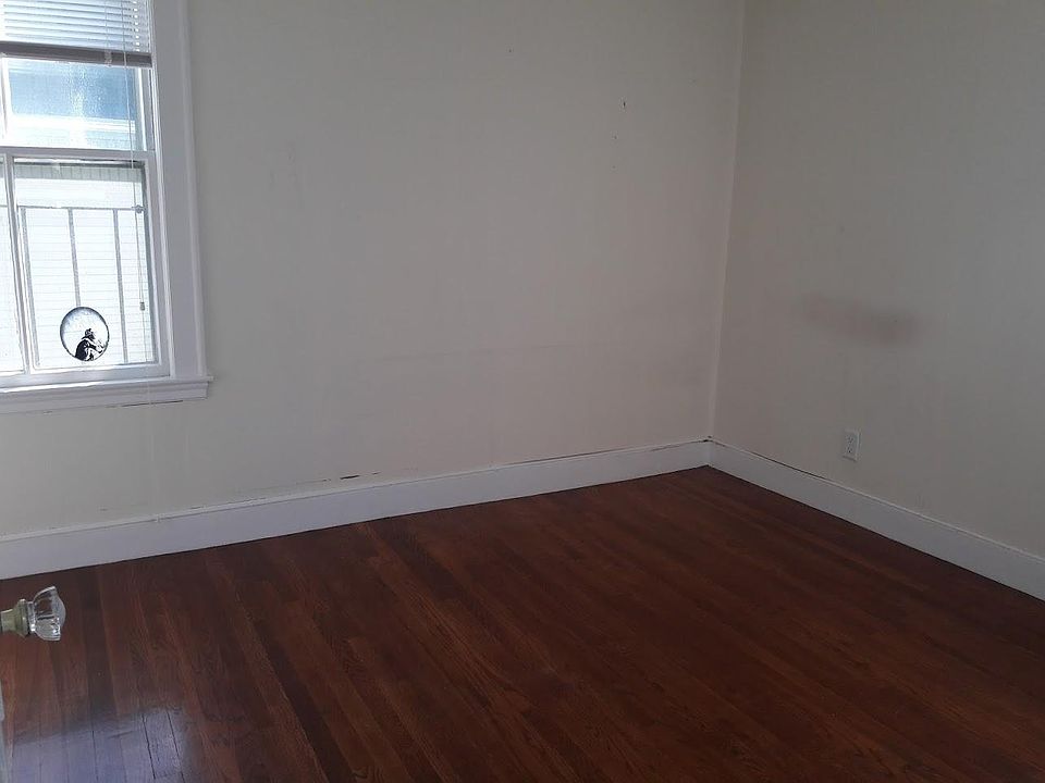 2nd image of 30 Crescent St