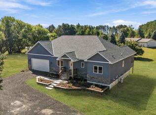 33006 Hilary Cir, Cambridge, MN 55008