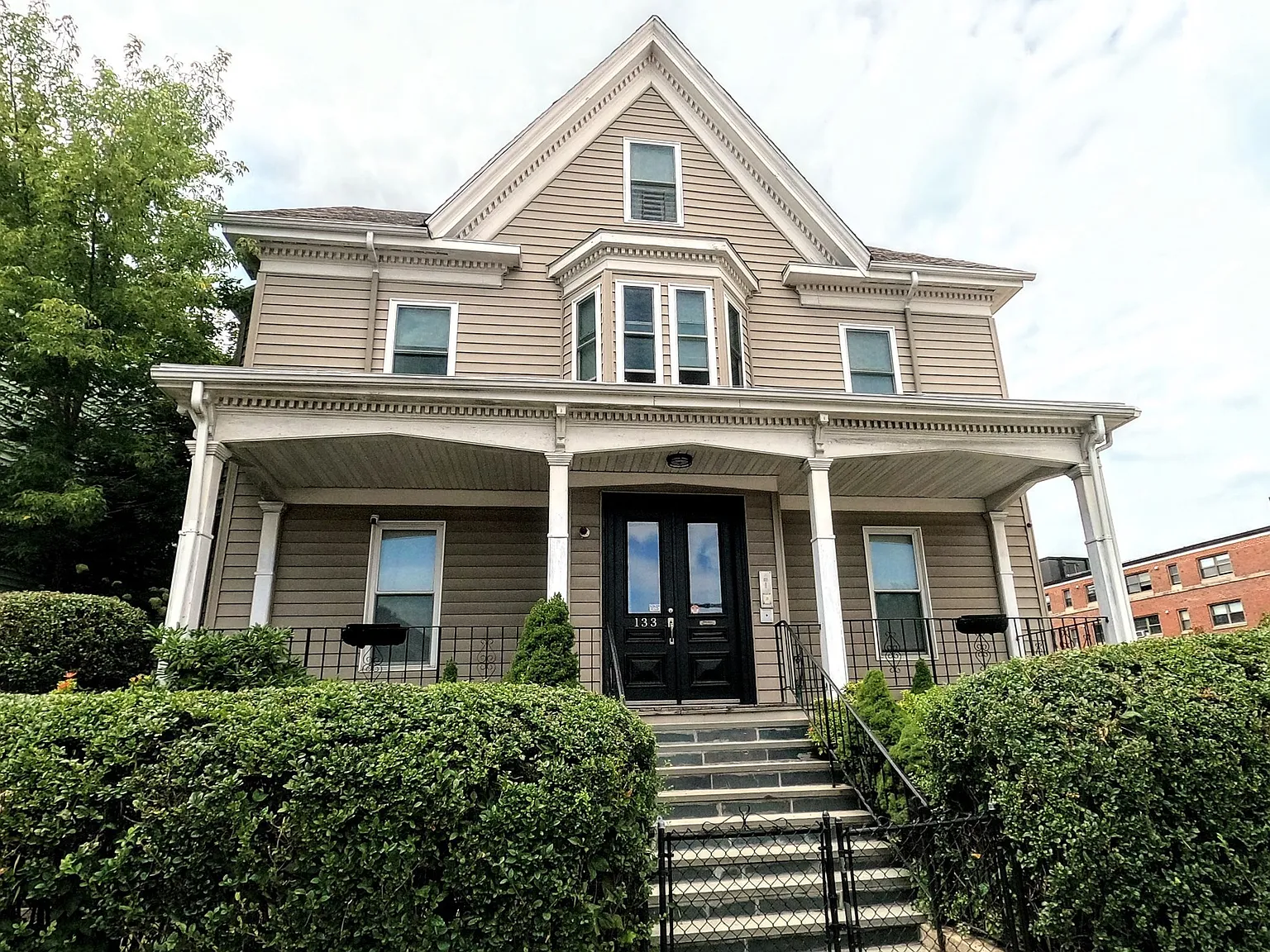 3 bed, 2.0 bath, 1500 sqft, $4,300 — Photo 1