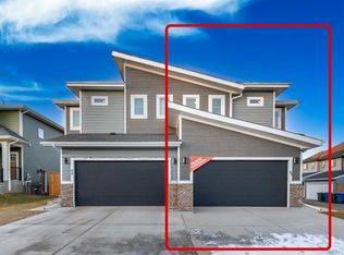 84 S Waterford Mnr, Chestermere, AB T1X 2T9