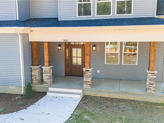 4th image of 19 Ac Grove Ave