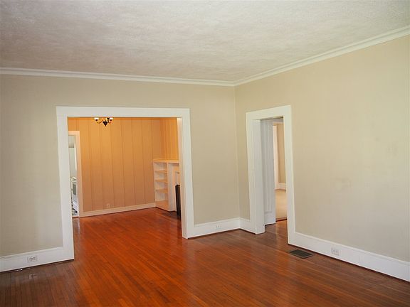 4th image of 569 Woodland St